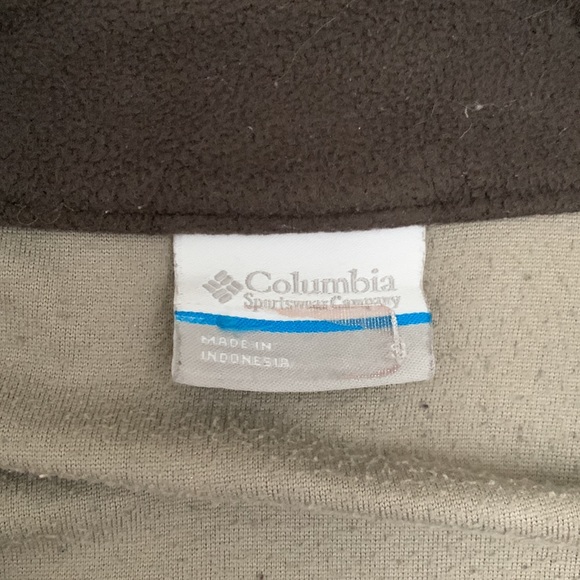 Columbia half zip. No size shown on sweater. - Picture 3 of 3